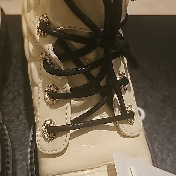 Ladies like new Chanel Laceup boots - Picture 14 of 16